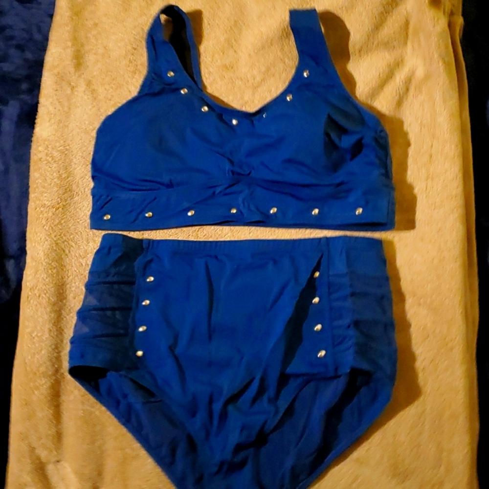 Torrid bikini size 2. Top and bottom.